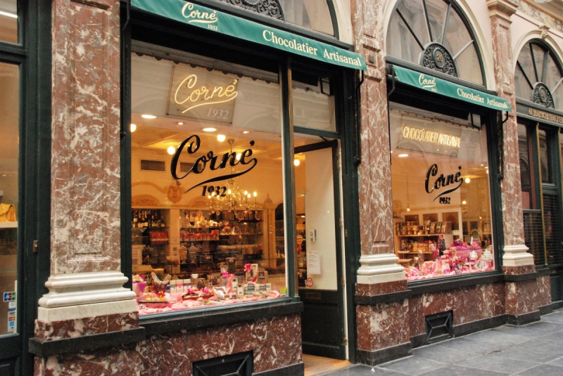 vitrine-LA COLLE SUR LOUP-min_chocolate_chocolaterie_shop_luxury_chic_gallery_brussels_belgium-558146